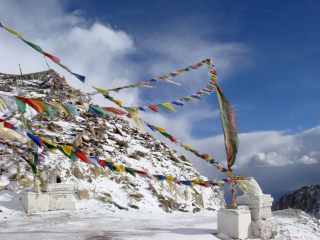 prayer-flags-at-khardung-la-1.jpg