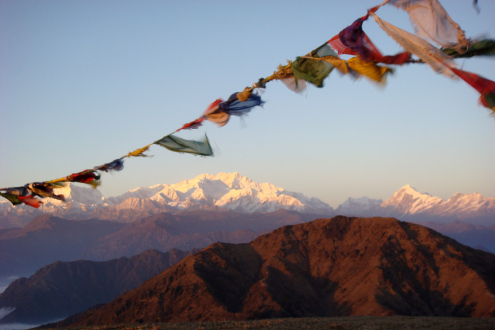 sin-prayer-flags-over-khangchendzonga.jpg